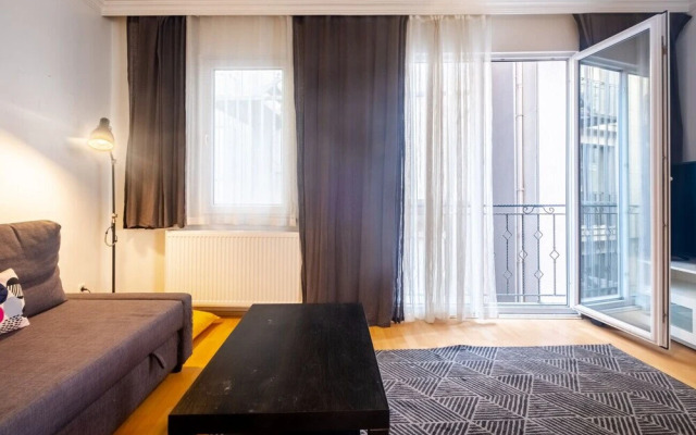 Vibrant Studio Flat Near Taksim Square