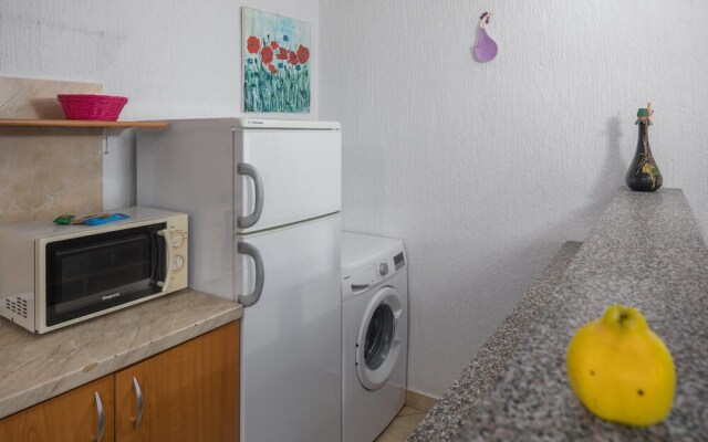 Nice Home in Kanfanar With Wifi and 2 Bedrooms