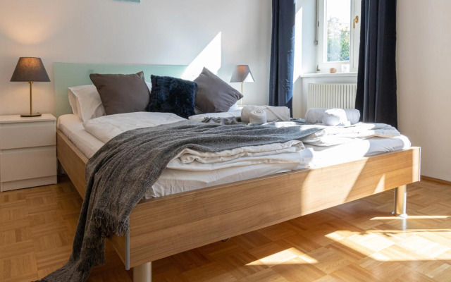 Yeshello Elegant Apartment near Central Vienna