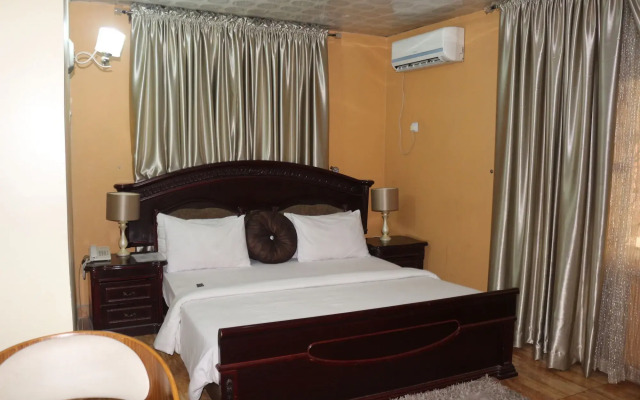 Albert Suites