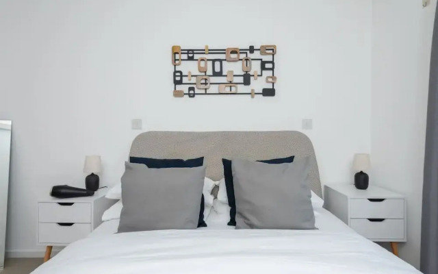 Old Street - Sleek Apartment