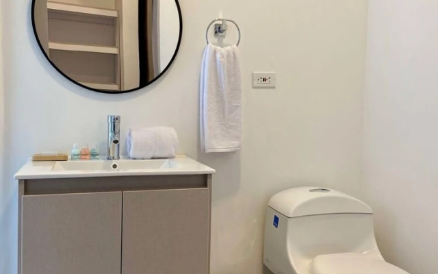 Captivating 3BR With Balcony n fan in Laureles