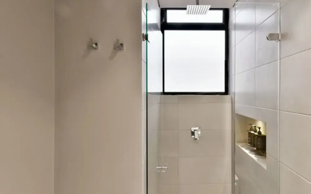 w Illustrious 1BR w/ Great Balcony in Unicentro