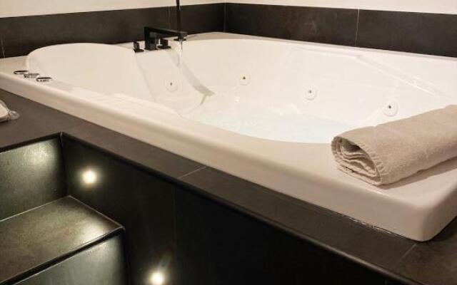 Royalroom2.0-relaxing spa & luxury apartments