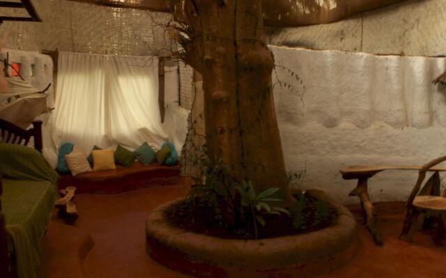 Saraya Art Cafe B&B