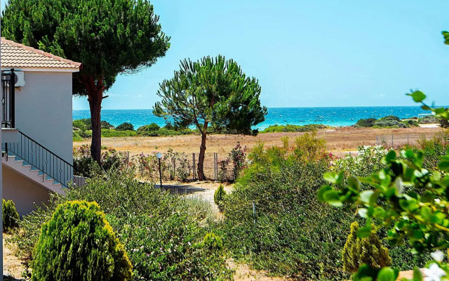 Romanos Beach Villas