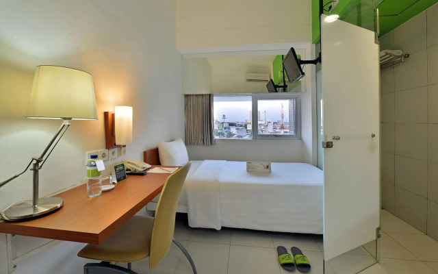 Whiz Hotel Pemuda Semarang