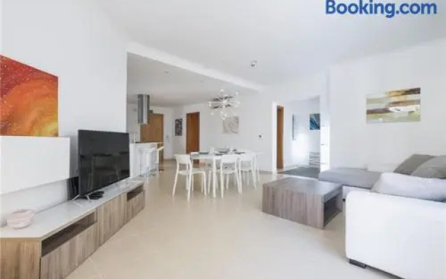 LUX Seaview & Pool-hosted by Sweetstay