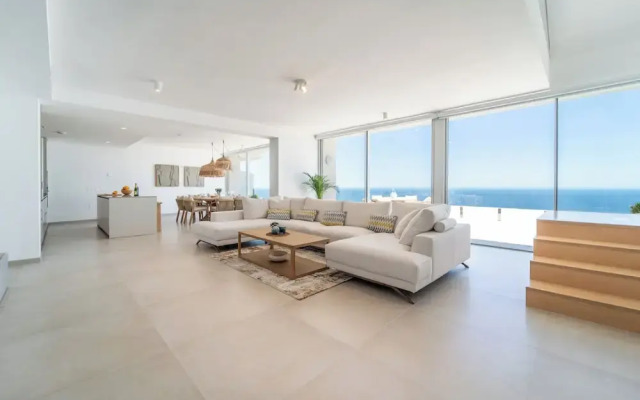 Benalmadena Luxury 4 Bed Apartment Jacuzzi