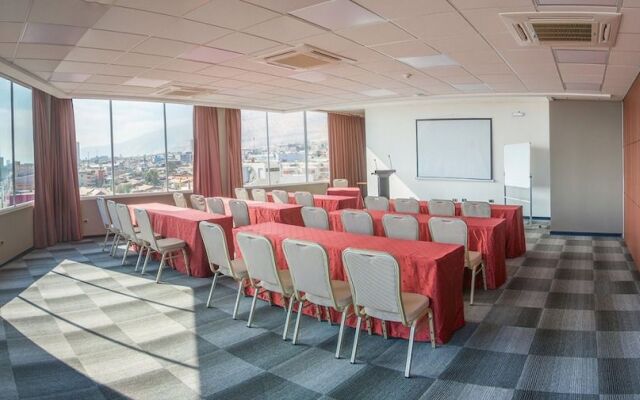 Hotel Espacio Ox & Convention Center