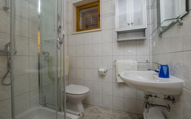 Apartment Lemar - parking and barbecue: A2 ANTIQUE Bol, Island Brac
