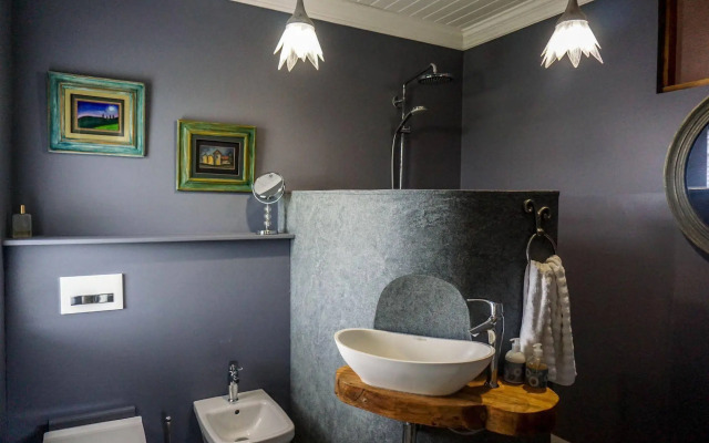 A Hilltop Country Retreat