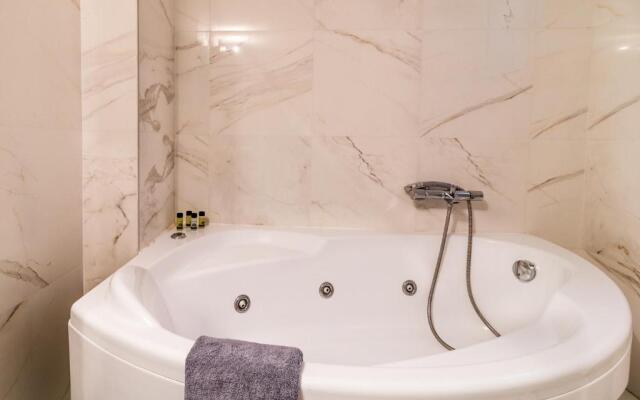 A Luxury Comfortable 2bdrm Apt in Athens