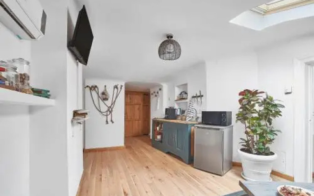 Attic Downtown by CityLife Suites