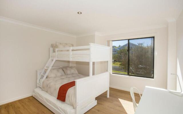 Dolphin Views Unit 5 of 14 Dolphin St