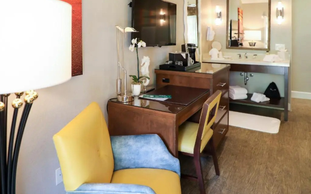 Almond Tree Inn Hotel - Adults Only