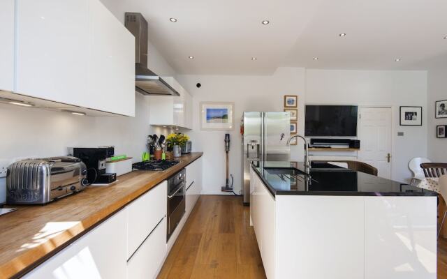 Enchanting Southfields Home by King George's Park