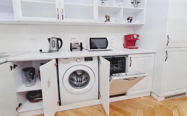 Spacious 5* luxury in historic center free parking