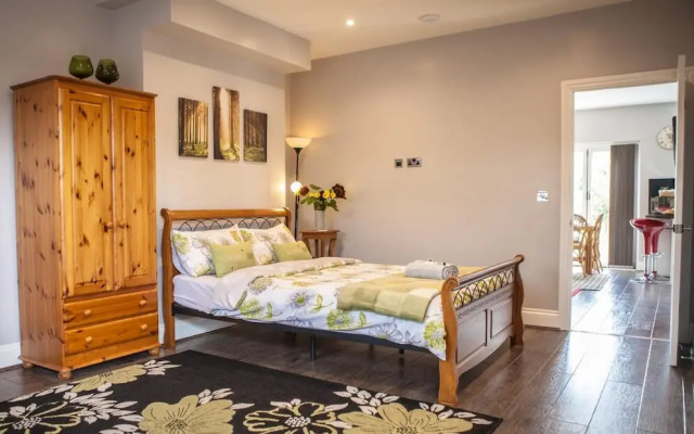 Inviting 1-bed Apartment in Dartford