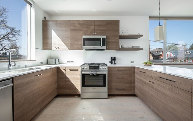 Hosteeva Modern Townhome w Rooftop