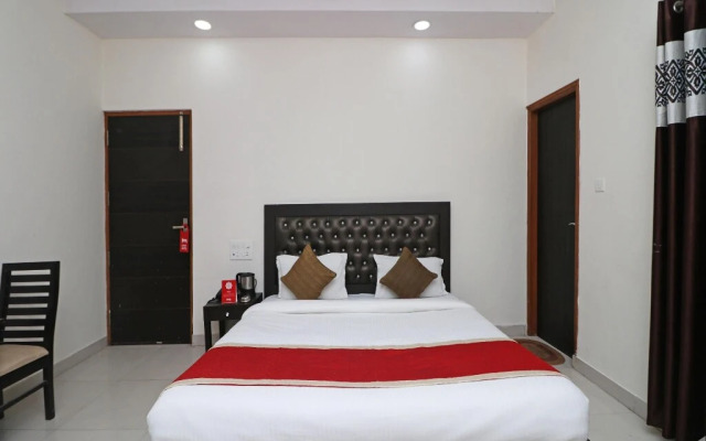 Gold Star Suits By OYO Rooms