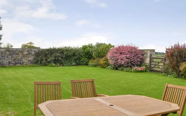 Hume Orchard Steading