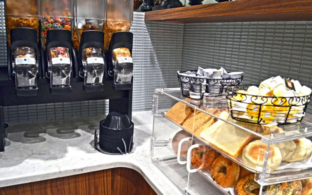 Holiday Inn & Suites Syracuse Airport - Liverpool by IHG