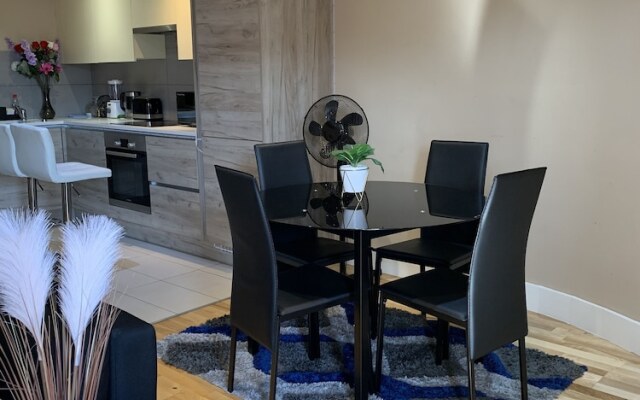 Charming 2-bed Apartment in Kingston Upon Thames