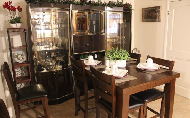 Cozy, Classy Duplex near NYC