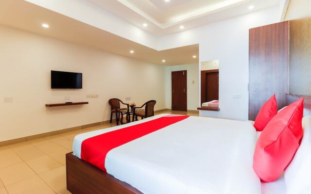 Oyo 28076 Samrudhi Residency