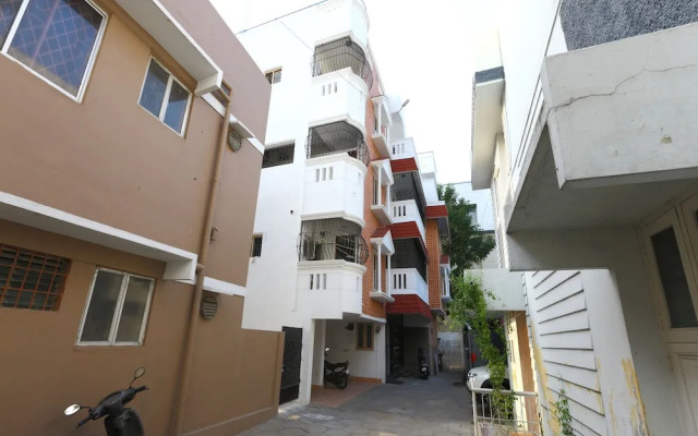 OYO 8033 Premam Service Apartment