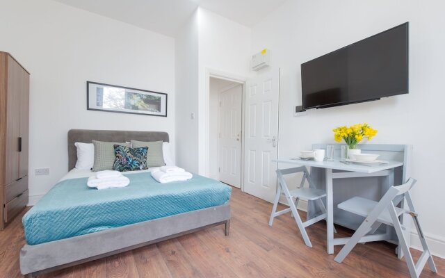 Earl's Court by CAPITAL 119