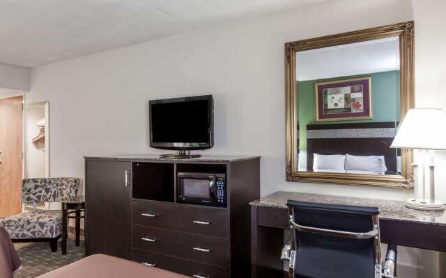 Howard Johnson Hotel by Wyndham Newark Airport