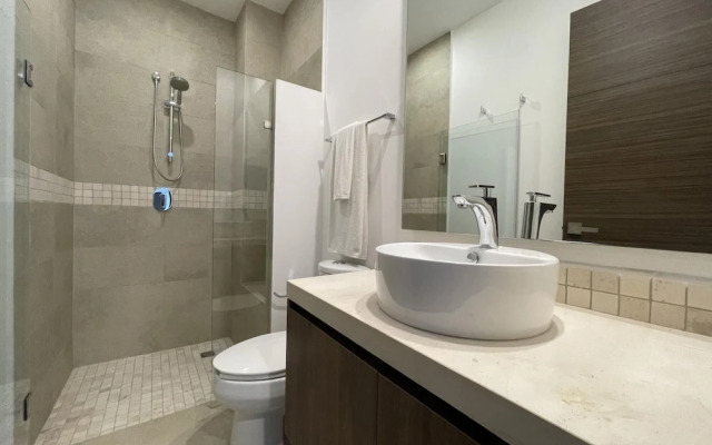 Magnificent Stylish Apartment Charming Private Terrace Wonderful Community Pool Amenities