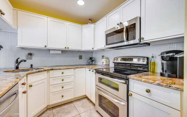 Lovely Naples Vacation Rental w/ Shared Pools!