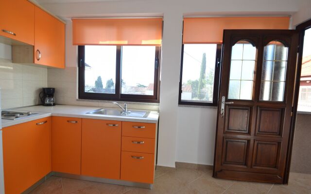 Apartment Martina - 300 m from sea: A2 Sukosan, Zadar riviera