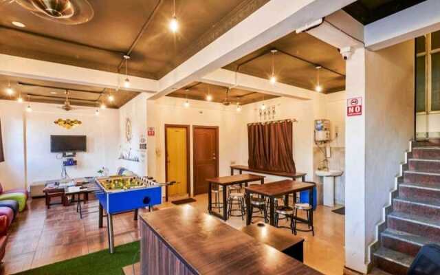 Transit Dorms - Hostel