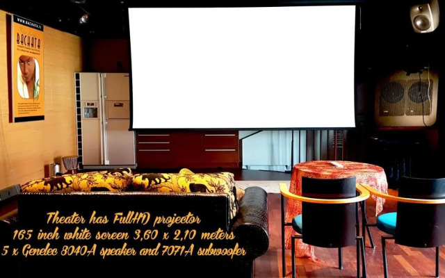 Theater and Beach Apartment