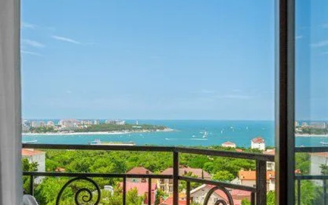 Apartment Sunny Wind on Suvorov street, 27, building 1