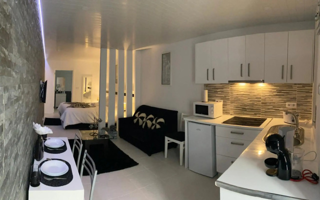 THE CEDAR TREE HOUSE Studio 48