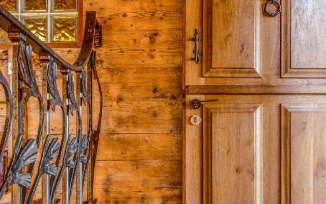 The Dragon Barn - Studio