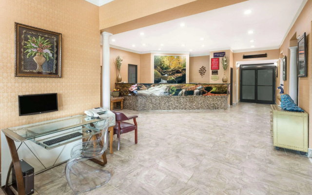 Ramada by Wyndham Asheville Southeast