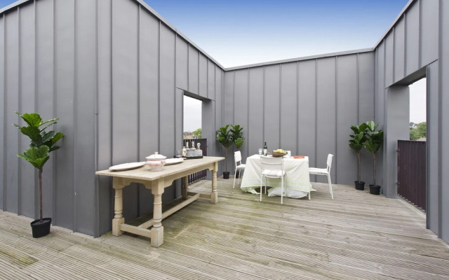 Fabulous 2-bed Penthouse, Wimbledon