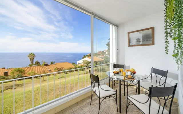 The Sunny Apartment by Atlantic Holiday