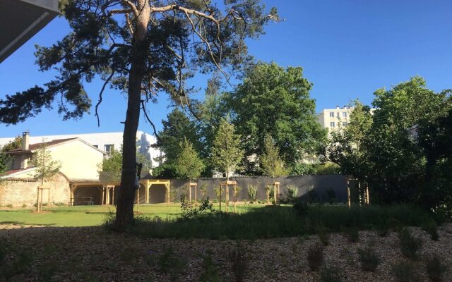 Charming Apartment, Quiet, Hotel Service