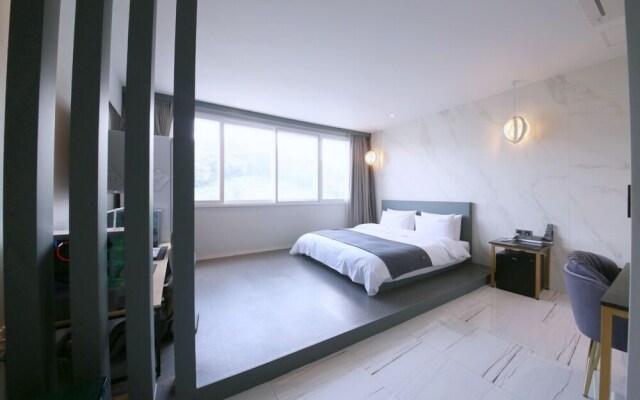 Stay-inn Hotel