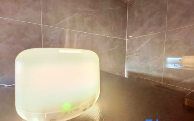 Star Theme Apartment (Guangzhou Panyu Tianhe Chengnancun Wanbo Metro Station)