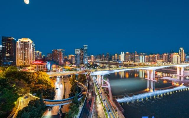 Yiduo Riverview Hotel (Chongqing Liberation Monument Hongya Cave)