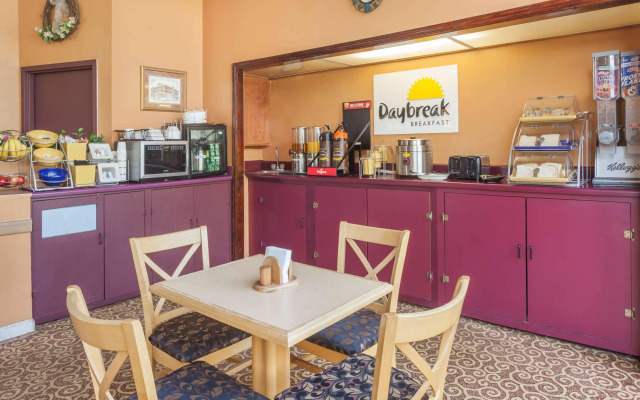 Hotel O Columbia Downtown near I-65