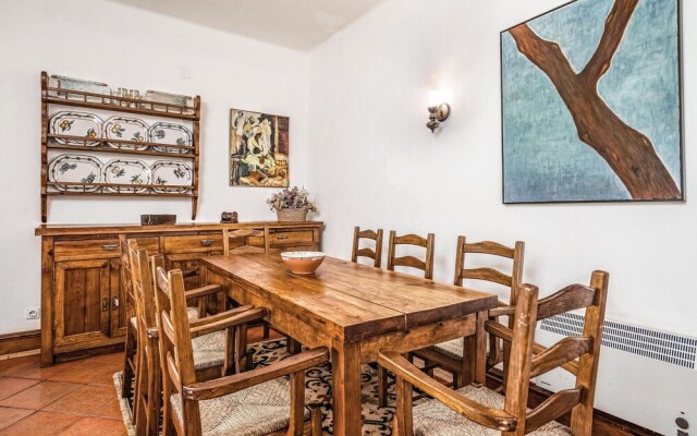 Beautiful Home in Grândola With Wifi and 4 Bedrooms